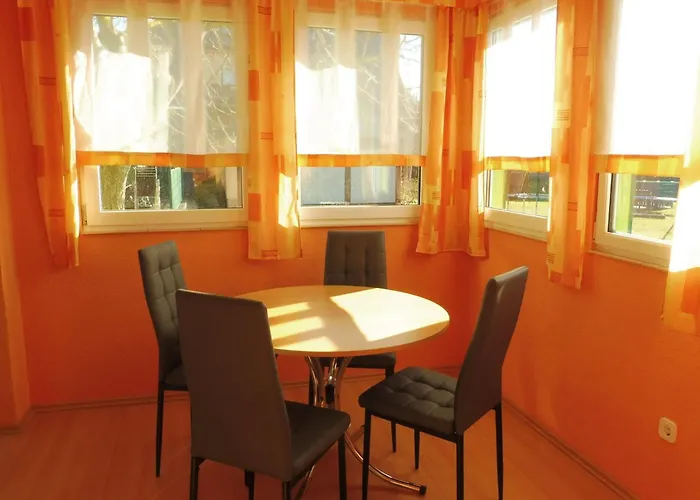 בית נופש Mit Pool By Interhome *